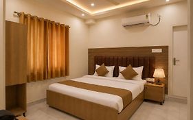 Hotel Vaarahi Chanda Nagar, Near Hitech City